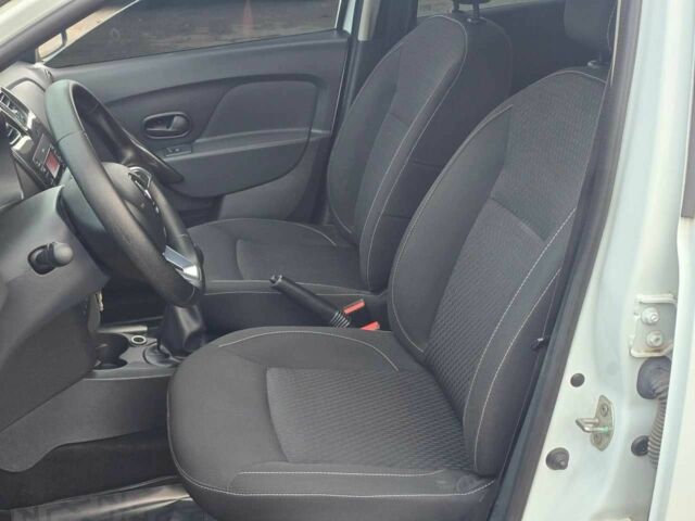 Белый Рено Сандеро, объемом двигателя 1 л и пробегом 70 тыс. км за 7499 $, фото 6 на Automoto.ua