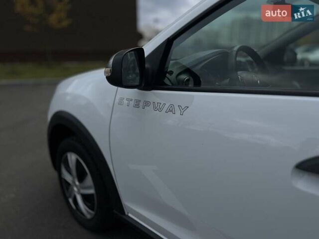 Рено Сандеро 2018 у Чернігові на Automoto.ua Білий Рено Сандеро, об'ємом двигуна 1.5 л та пробігом 174 тис. км за 9950 $, фото 4 на Automoto.ua