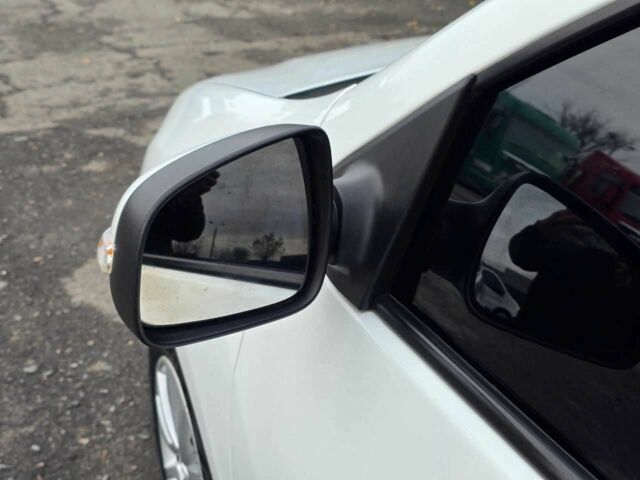 Белый Рено Сандеро, объемом двигателя 1 л и пробегом 70 тыс. км за 7499 $, фото 1 на Automoto.ua