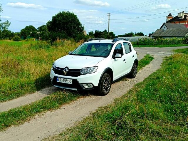 Белый Рено Сандеро, объемом двигателя 1.5 л и пробегом 79 тыс. км за 10510 $, фото 3 на Automoto.ua