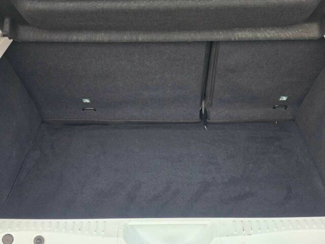 Белый Рено Сандеро, объемом двигателя 1 л и пробегом 70 тыс. км за 7499 $, фото 19 на Automoto.ua