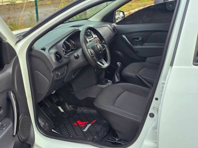 Белый Рено Сандеро, объемом двигателя 1 л и пробегом 70 тыс. км за 7499 $, фото 5 на Automoto.ua