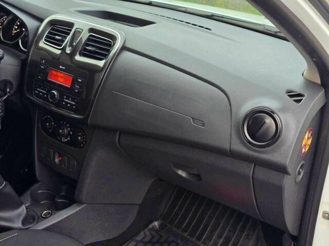 Белый Рено Сандеро, объемом двигателя 1 л и пробегом 70 тыс. км за 7499 $, фото 23 на Automoto.ua