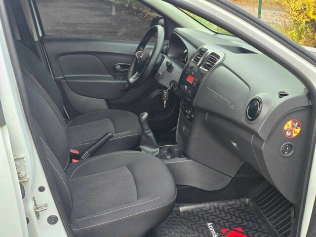 Белый Рено Сандеро, объемом двигателя 1 л и пробегом 70 тыс. км за 7499 $, фото 22 на Automoto.ua