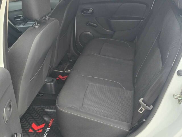 Белый Рено Сандеро, объемом двигателя 1 л и пробегом 70 тыс. км за 7499 $, фото 11 на Automoto.ua