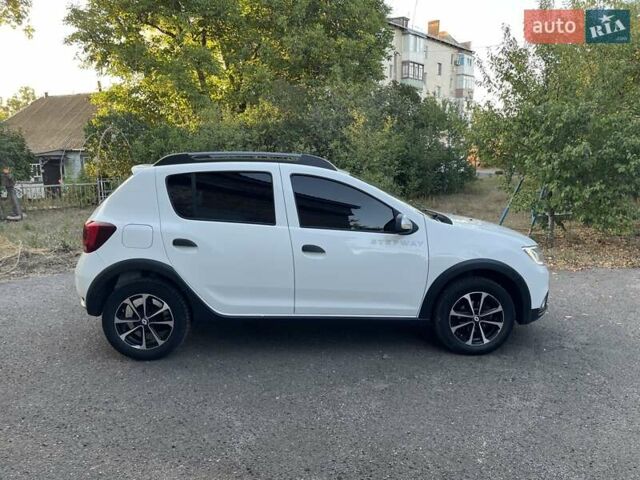 Білий Рено Сандеро, об'ємом двигуна 1.46 л та пробігом 130 тис. км за 8999 $, фото 10 на Automoto.ua