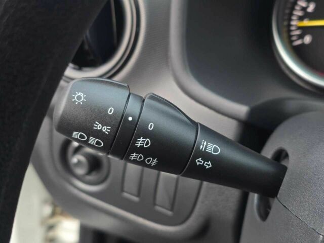 Белый Рено Сандеро, объемом двигателя 1 л и пробегом 70 тыс. км за 7499 $, фото 9 на Automoto.ua