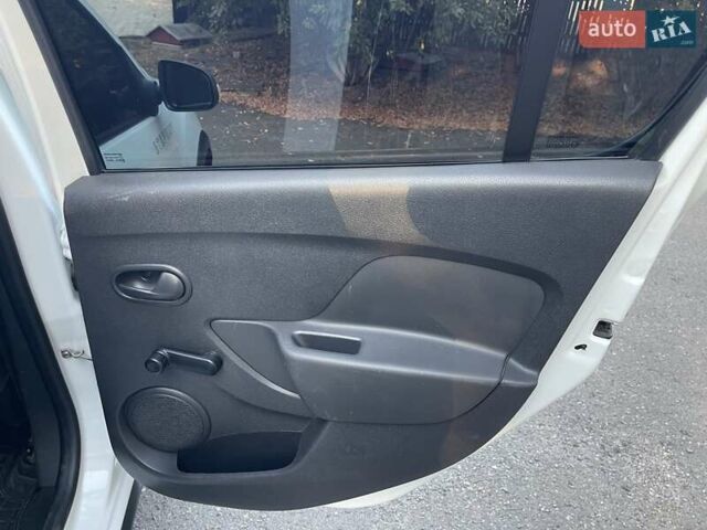 Білий Рено Сандеро, об'ємом двигуна 1.46 л та пробігом 130 тис. км за 8999 $, фото 25 на Automoto.ua