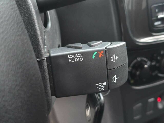 Белый Рено Сандеро, объемом двигателя 1 л и пробегом 70 тыс. км за 7499 $, фото 12 на Automoto.ua