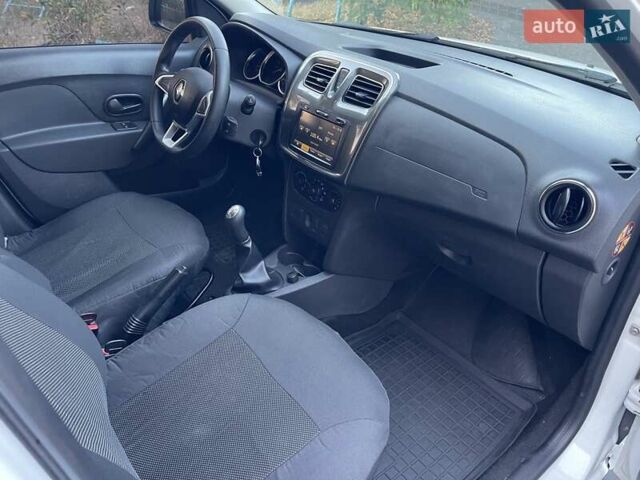 Білий Рено Сандеро, об'ємом двигуна 1.46 л та пробігом 130 тис. км за 8999 $, фото 26 на Automoto.ua