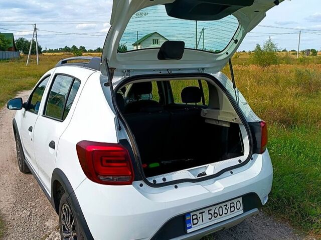 Белый Рено Сандеро, объемом двигателя 1.5 л и пробегом 79 тыс. км за 10510 $, фото 1 на Automoto.ua