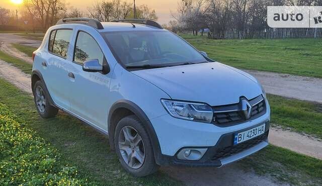 Белый Рено Сандеро, объемом двигателя 0.9 л и пробегом 103 тыс. км за 8500 $, фото 1 на Automoto.ua