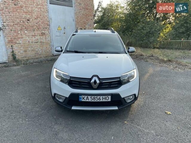 Білий Рено Сандеро, об'ємом двигуна 1.46 л та пробігом 130 тис. км за 8999 $, фото 1 на Automoto.ua