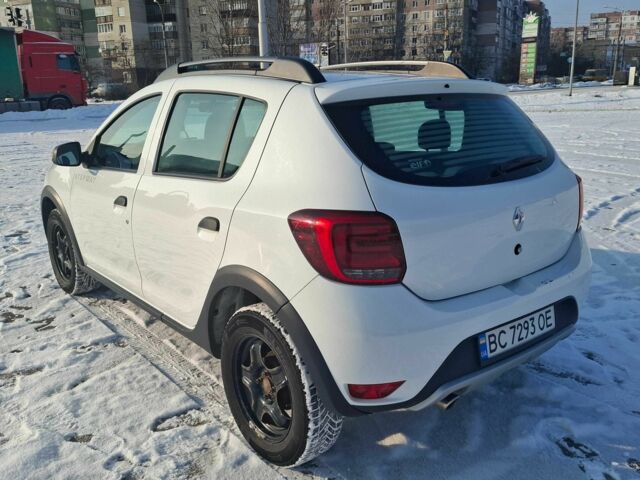 Белый Рено Сандеро, объемом двигателя 1.5 л и пробегом 132 тыс. км за 8999 $, фото 4 на Automoto.ua