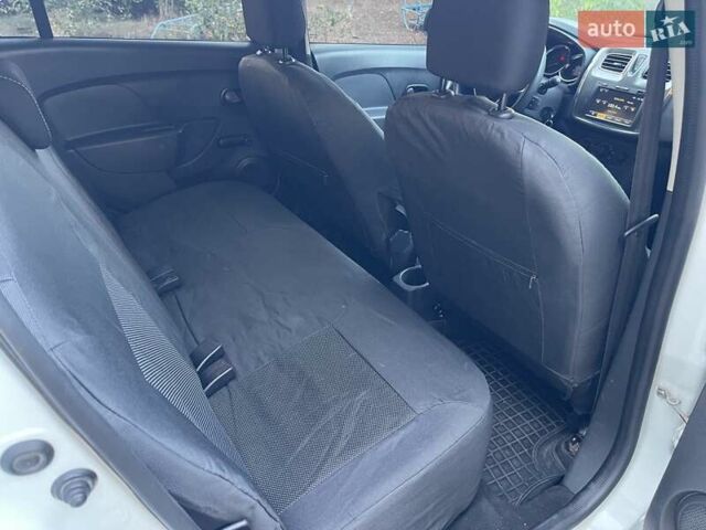 Білий Рено Сандеро, об'ємом двигуна 1.46 л та пробігом 130 тис. км за 8999 $, фото 24 на Automoto.ua