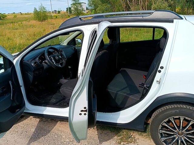 Белый Рено Сандеро, объемом двигателя 1.5 л и пробегом 79 тыс. км за 10510 $, фото 8 на Automoto.ua