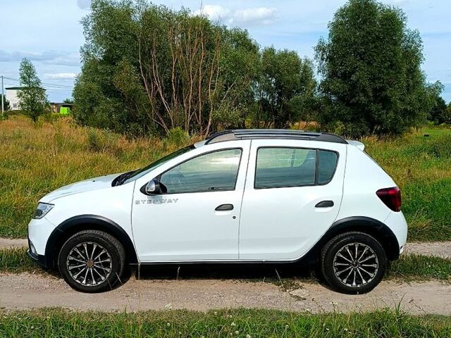 Белый Рено Сандеро, объемом двигателя 1.5 л и пробегом 79 тыс. км за 10510 $, фото 2 на Automoto.ua