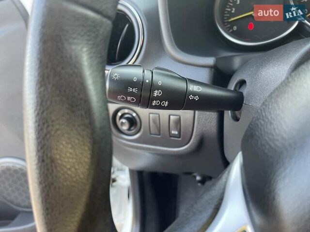 Білий Рено Сандеро, об'ємом двигуна 1.46 л та пробігом 130 тис. км за 8999 $, фото 29 на Automoto.ua