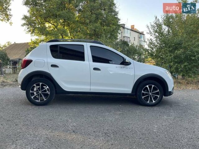 Білий Рено Сандеро, об'ємом двигуна 1.46 л та пробігом 130 тис. км за 8999 $, фото 9 на Automoto.ua