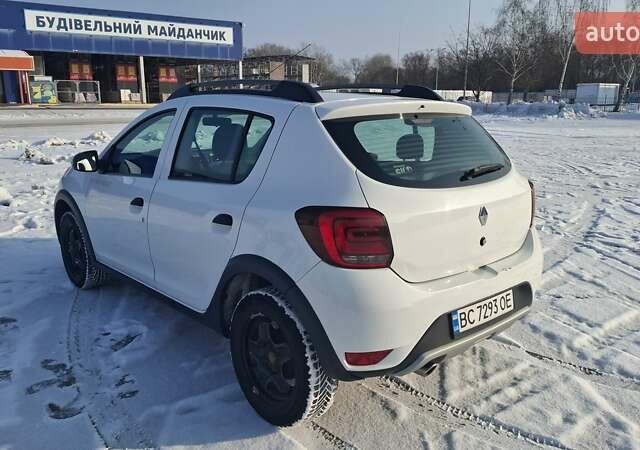 Белый Рено Сандеро, объемом двигателя 1.46 л и пробегом 132 тыс. км за 9999 $, фото 12 на Automoto.ua