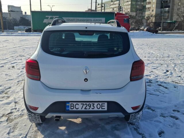 Белый Рено Сандеро, объемом двигателя 1.5 л и пробегом 132 тыс. км за 8999 $, фото 3 на Automoto.ua