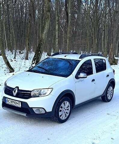 Белый Рено Сандеро, объемом двигателя 1.5 л и пробегом 282 тыс. км за 10800 $, фото 7 на Automoto.ua