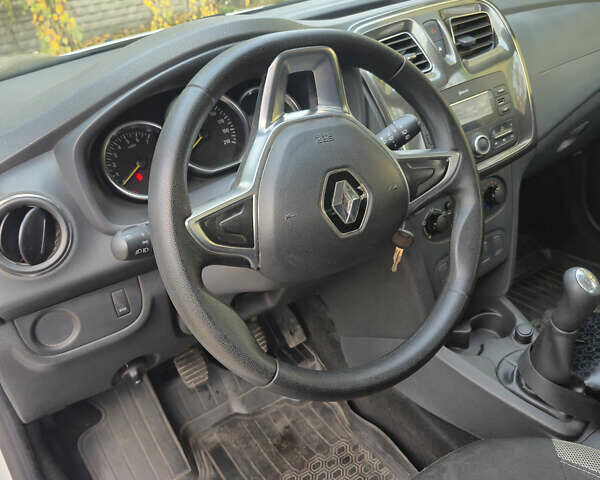 Белый Рено Сандеро, объемом двигателя 1.46 л и пробегом 136 тыс. км за 9500 $, фото 3 на Automoto.ua