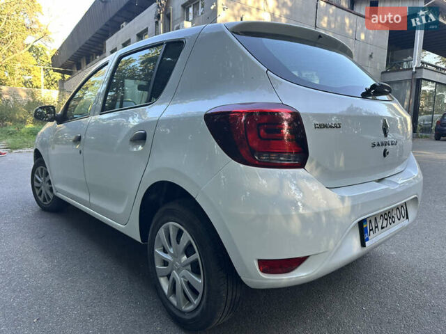 Білий Рено Сандеро, об'ємом двигуна 1.46 л та пробігом 135 тис. км за 8000 $, фото 4 на Automoto.ua