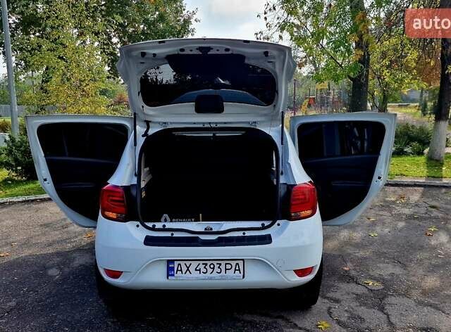 Белый Рено Сандеро, объемом двигателя 0.9 л и пробегом 13 тыс. км за 9870 $, фото 40 на Automoto.ua