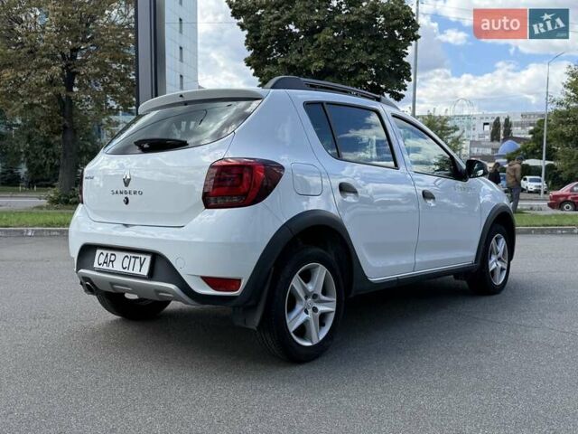 Белый Рено Сандеро, объемом двигателя 0.9 л и пробегом 71 тыс. км за 9300 $, фото 6 на Automoto.ua