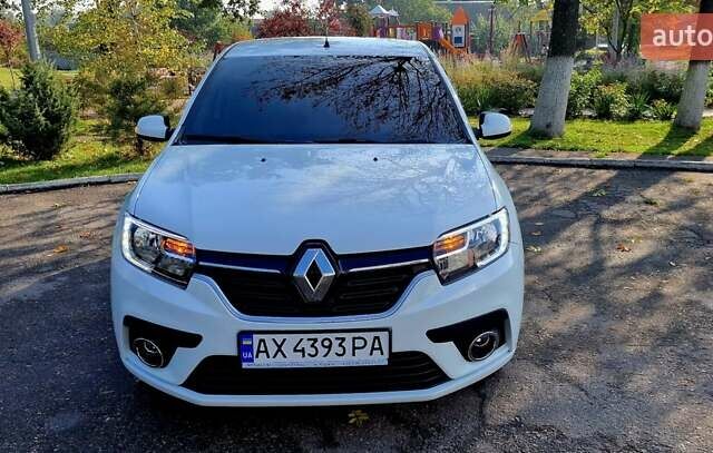 Белый Рено Сандеро, объемом двигателя 0.9 л и пробегом 13 тыс. км за 9870 $, фото 10 на Automoto.ua