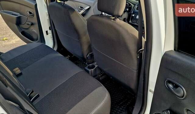 Белый Рено Сандеро, объемом двигателя 0.9 л и пробегом 13 тыс. км за 9870 $, фото 49 на Automoto.ua