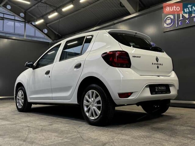 Белый Рено Сандеро, объемом двигателя 1.5 л и пробегом 73 тыс. км за 8500 $, фото 11 на Automoto.ua