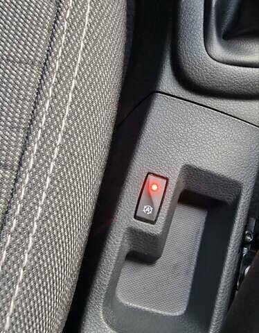 Білий Рено Сандеро, об'ємом двигуна 0.9 л та пробігом 13 тис. км за 9650 $, фото 57 на Automoto.ua