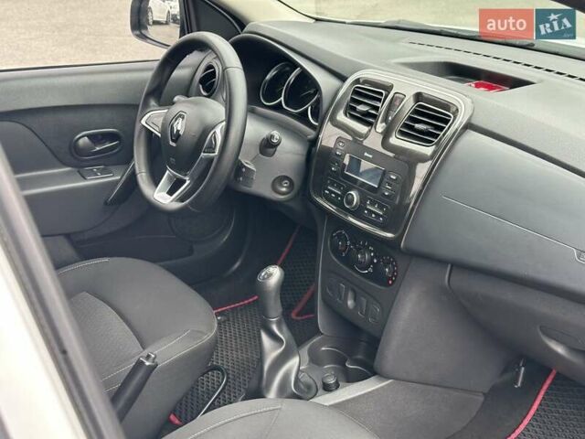 Белый Рено Сандеро, объемом двигателя 1 л и пробегом 168 тыс. км за 6290 $, фото 20 на Automoto.ua