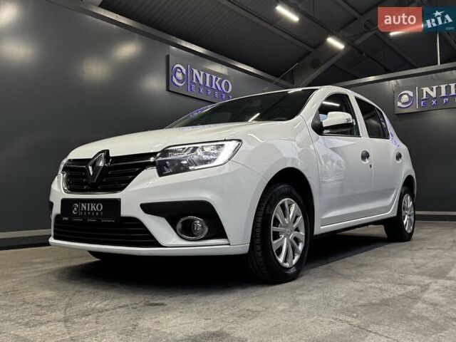 Белый Рено Сандеро, объемом двигателя 1.5 л и пробегом 73 тыс. км за 8500 $, фото 5 на Automoto.ua