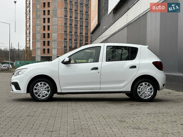 Белый Рено Сандеро, объемом двигателя 1.5 л и пробегом 118 тыс. км за 8900 $, фото 5 на Automoto.ua