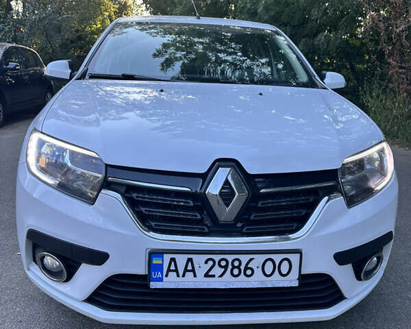 Білий Рено Сандеро, об'ємом двигуна 1.46 л та пробігом 135 тис. км за 8000 $, фото 1 на Automoto.ua