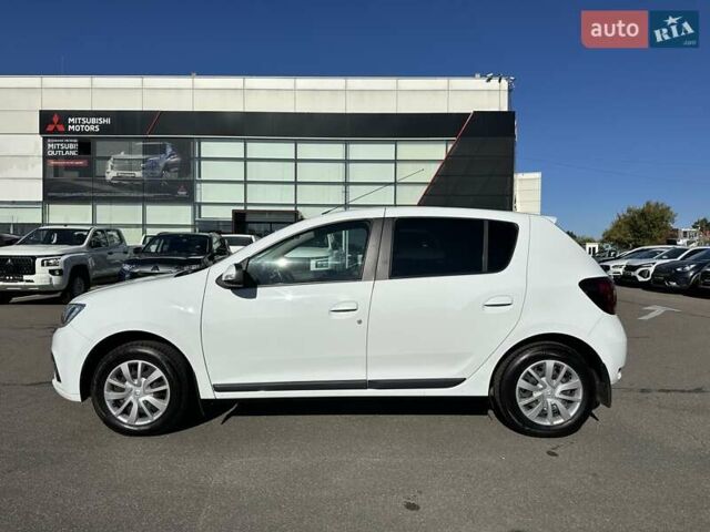 Белый Рено Сандеро, объемом двигателя 0.9 л и пробегом 106 тыс. км за 9300 $, фото 4 на Automoto.ua