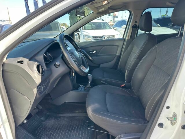 Белый Рено Сандеро, объемом двигателя 0.9 л и пробегом 106 тыс. км за 9300 $, фото 12 на Automoto.ua