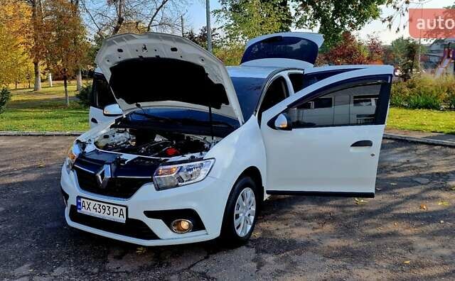 Белый Рено Сандеро, объемом двигателя 0.9 л и пробегом 13 тыс. км за 9870 $, фото 52 на Automoto.ua