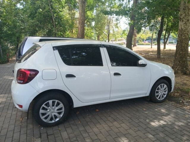 Белый Рено Сандеро, объемом двигателя 1 л и пробегом 13 тыс. км за 10500 $, фото 3 на Automoto.ua