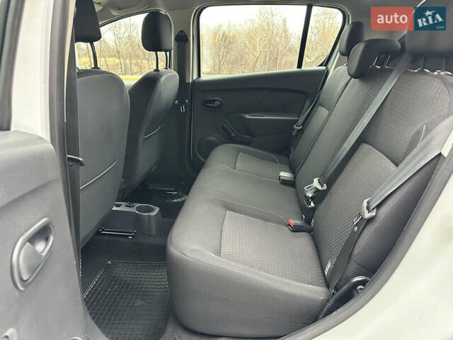 Белый Рено Сандеро, объемом двигателя 1.5 л и пробегом 118 тыс. км за 8900 $, фото 17 на Automoto.ua