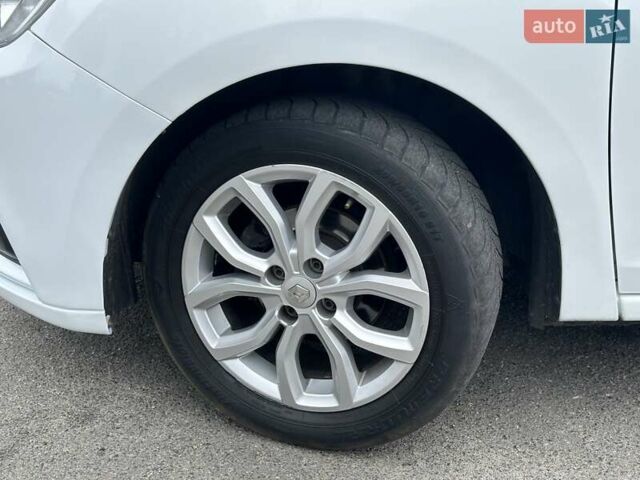Белый Рено Сандеро, объемом двигателя 1 л и пробегом 168 тыс. км за 6290 $, фото 10 на Automoto.ua