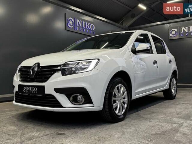 Белый Рено Сандеро, объемом двигателя 1.5 л и пробегом 73 тыс. км за 8500 $, фото 4 на Automoto.ua