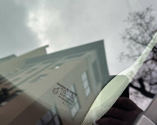 Белый Рено Сандеро, объемом двигателя 0.9 л и пробегом 102 тыс. км за 8800 $, фото 12 на Automoto.ua