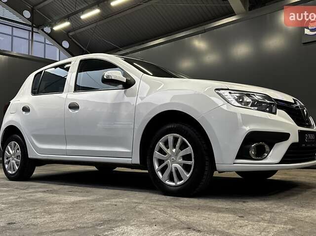 Белый Рено Сандеро, объемом двигателя 1.5 л и пробегом 73 тыс. км за 8500 $, фото 23 на Automoto.ua