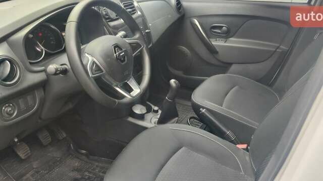 Белый Рено Сандеро, объемом двигателя 0.9 л и пробегом 132 тыс. км за 5500 $, фото 8 на Automoto.ua