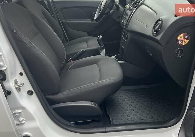 Білий Рено Сандеро, об'ємом двигуна 1.46 л та пробігом 80 тис. км за 8339 $, фото 5 на Automoto.ua