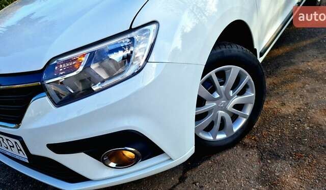 Белый Рено Сандеро, объемом двигателя 0.9 л и пробегом 13 тыс. км за 9870 $, фото 30 на Automoto.ua